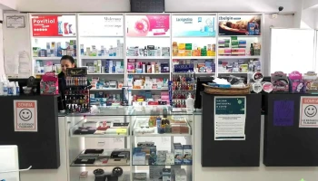 Farmacia y Perfumeria San Marcos - Esquina