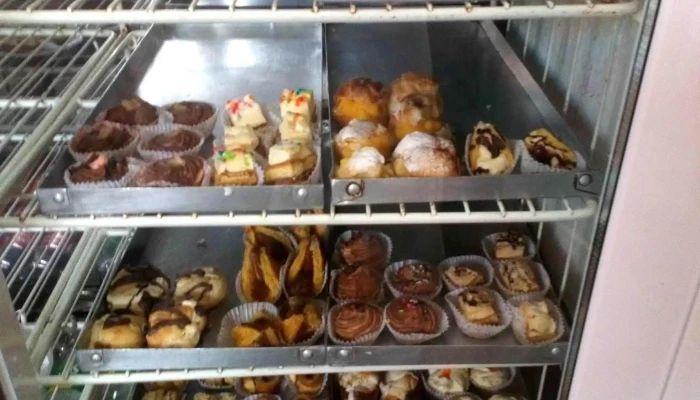 Biscuit Panaderia Y Pasteleria Artesanal Vitrina - Merlo