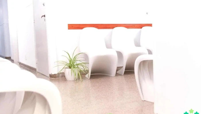 Centro De Especialidades Medicas Y Unidad Renal Puntaje - Justiniano Posse