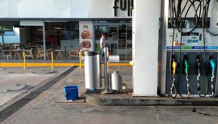 Estacion Ypf -  Estacion De Servicio - Victorica