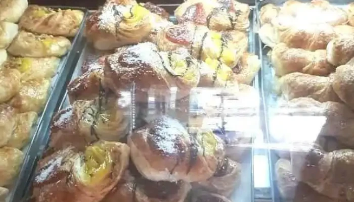 Panaderia Reina De La Paz Vitrina - La Punta