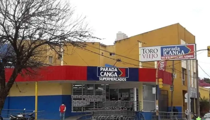 Supermercados Parada Canga -  Estacionamiento - Corrientes