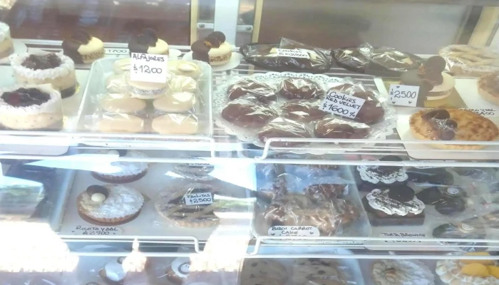 Uno De Cada -    Pasteleria Y Panes Caseros Abierto Ahora - Junín